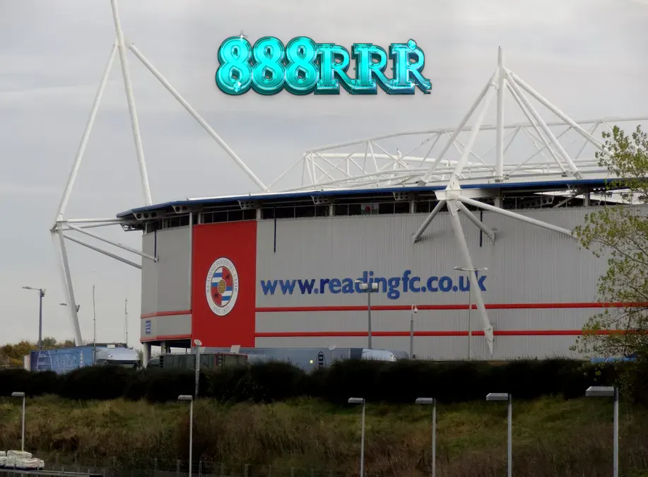 Estádio de futebol representando a parceria entre Mr Vegas e Reading FC